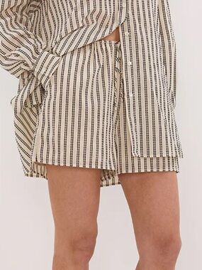 Dissh Ellie drawstring shorts- Cream & Black